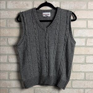 McGregor Geay Cable Knit  Wool Sweater Vest size M 
Unisex